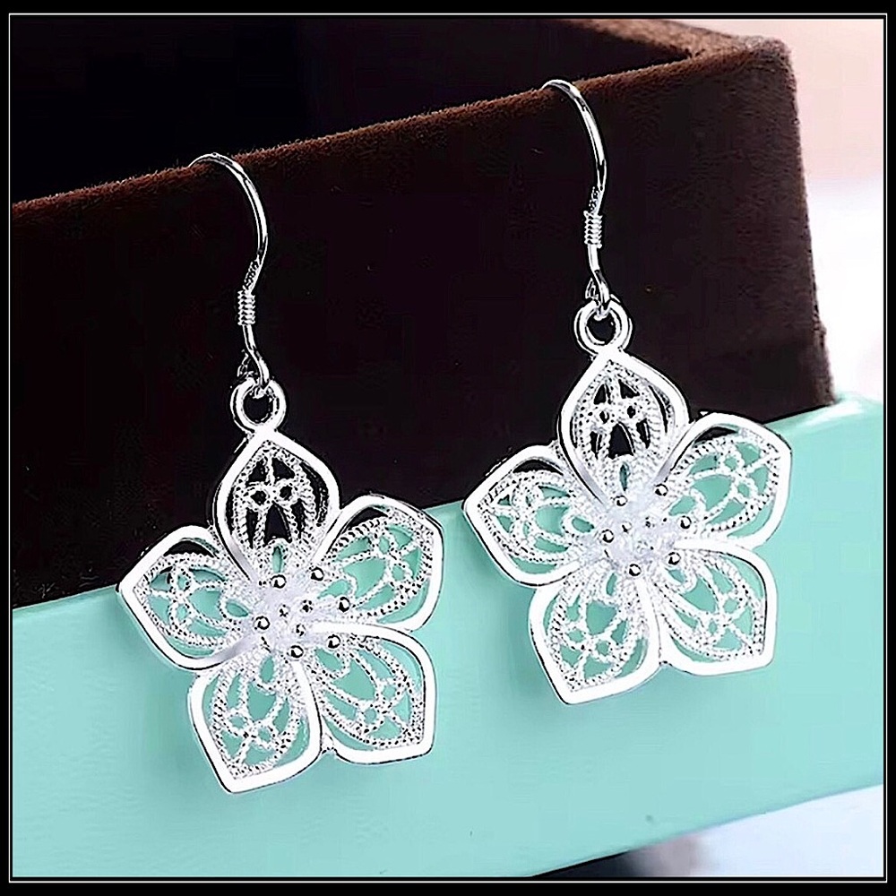Clearance! NEW 925 SILVER SPRING DAHLIA FLOWER GARDEN EARRINGS - Picture 1 of 5